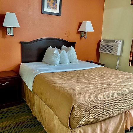 Travelodge By Wyndham La Porte/Michigan City Area Exteriör bild