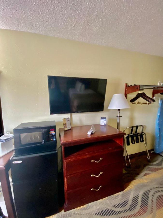 Travelodge By Wyndham La Porte/Michigan City Area Exteriör bild