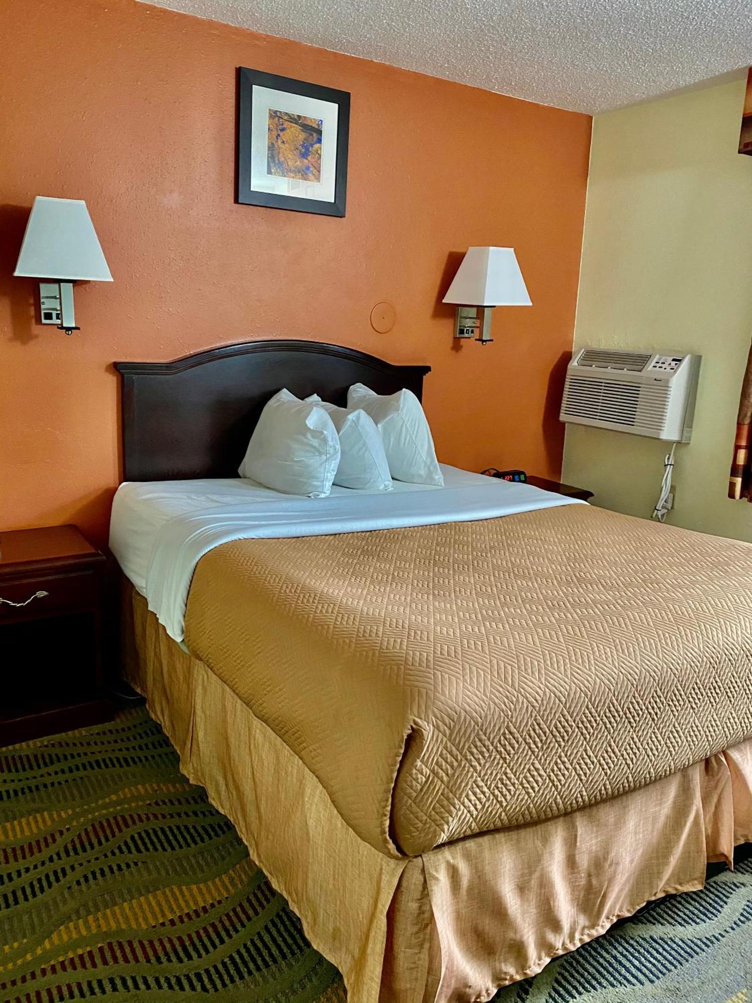 Travelodge By Wyndham La Porte/Michigan City Area Exteriör bild