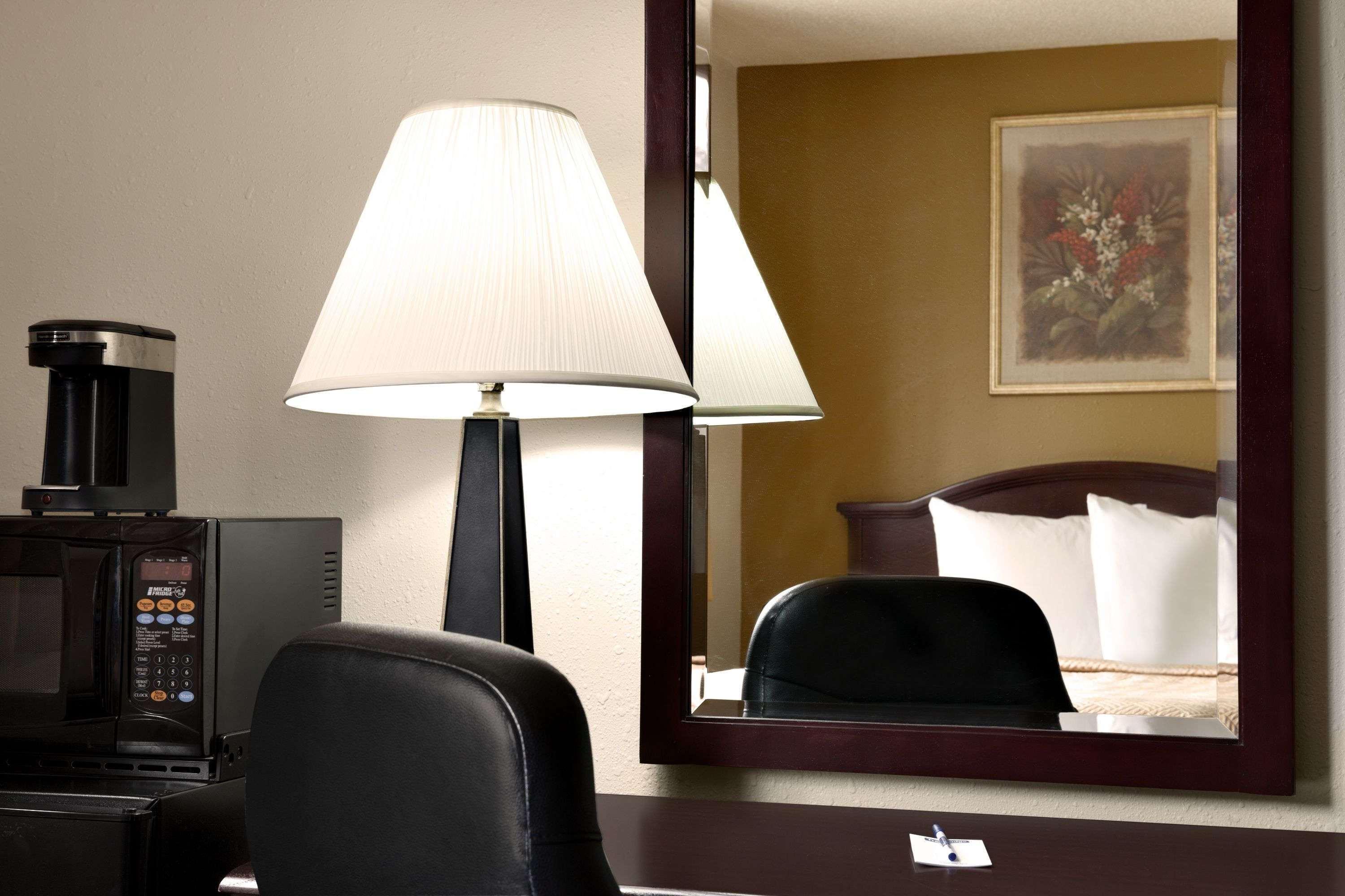 Travelodge By Wyndham La Porte/Michigan City Area Exteriör bild
