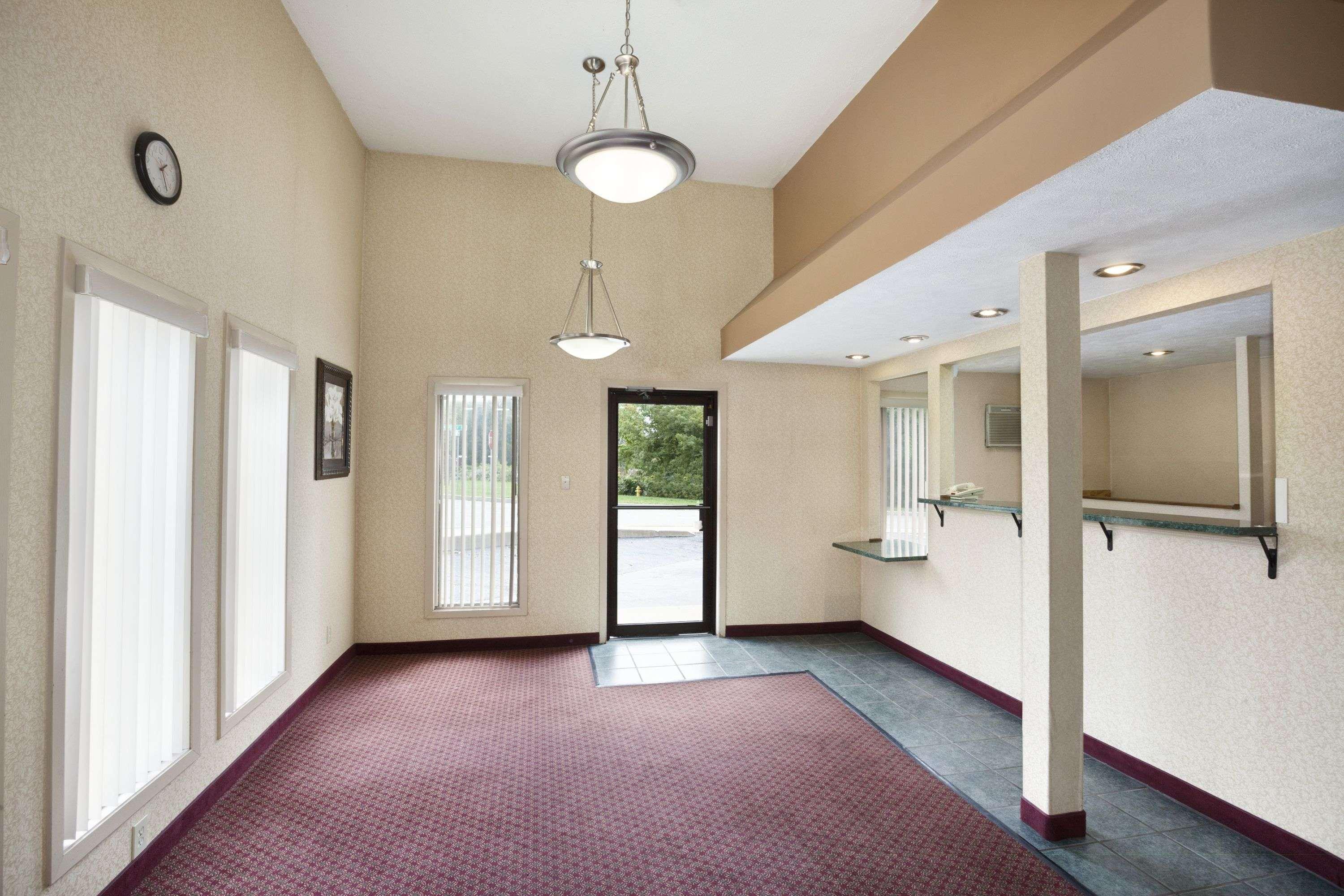 Travelodge By Wyndham La Porte/Michigan City Area Exteriör bild