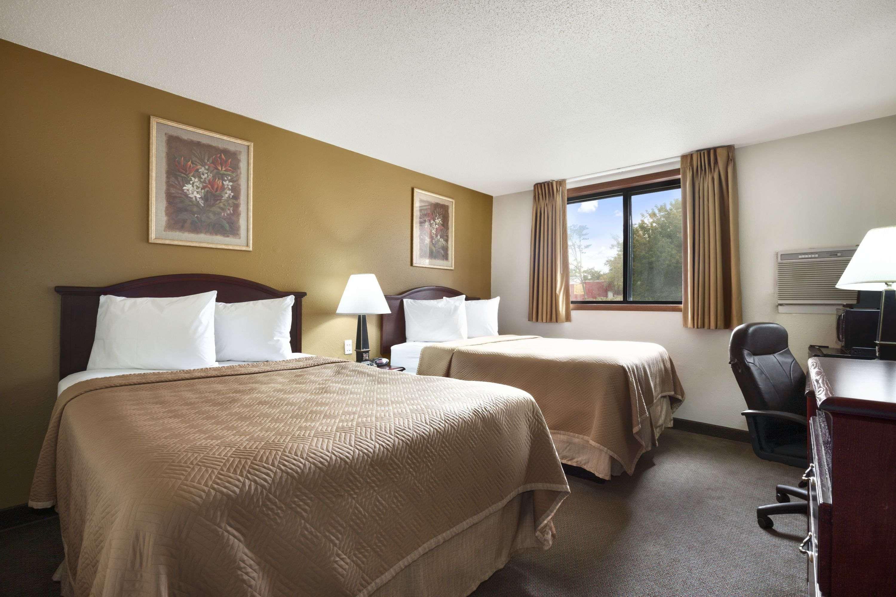 Travelodge By Wyndham La Porte/Michigan City Area Exteriör bild